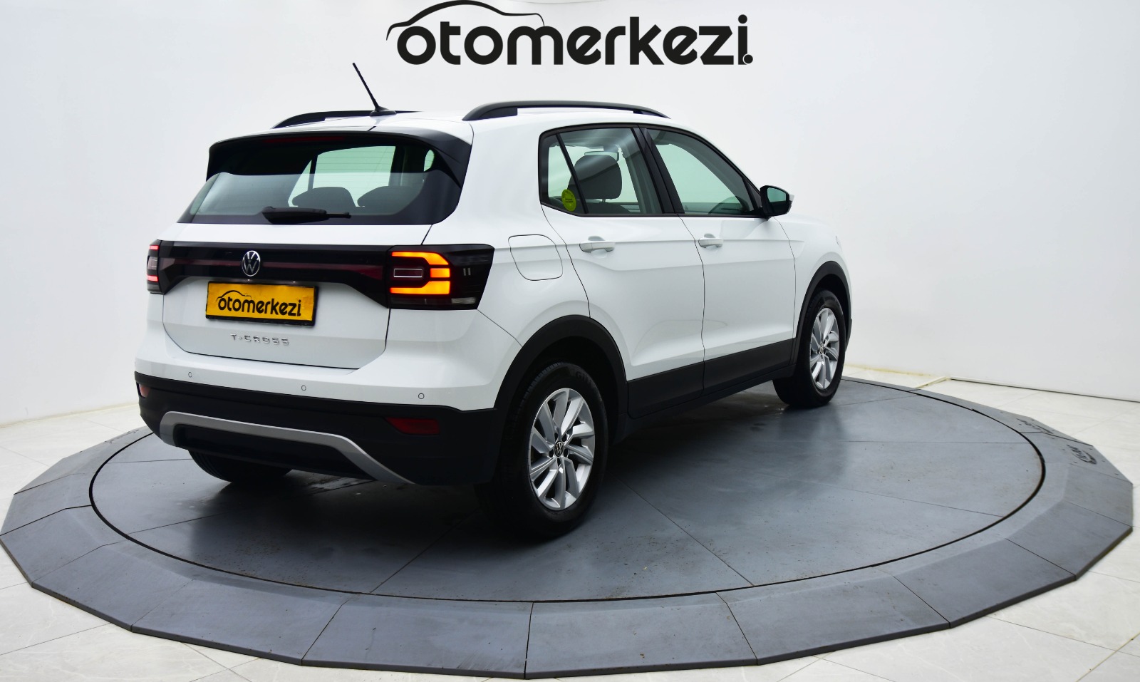 VOLKSWAGEN T-CROSS 8